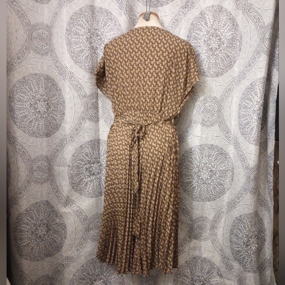 Shein Plus Size A-Line All Over Print Dress with Pleats and Belt Size2XL - Picture 3 of 16